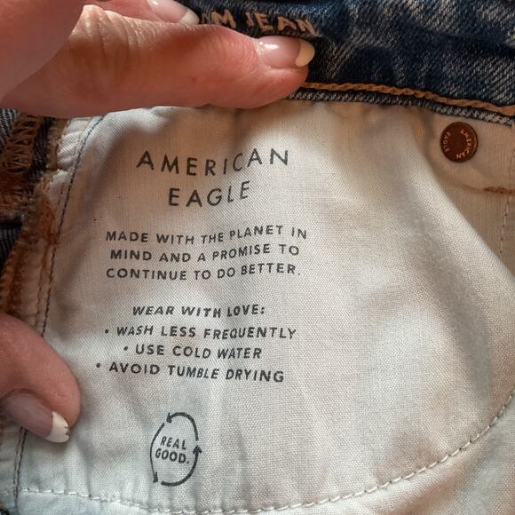 AMERICAN EAGLE Strigid Light Wash Distressed Jeans 2 Short - Picture 4 of 6